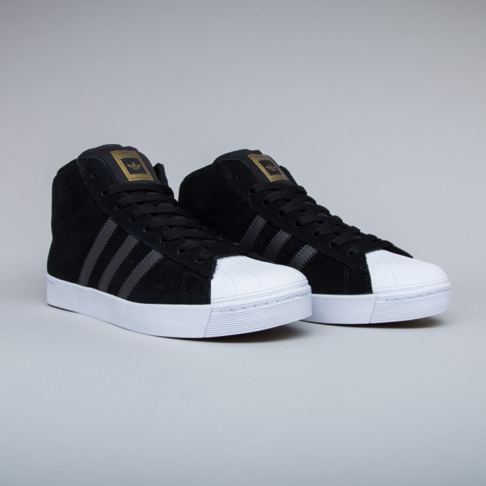 TÊNIS: TÊNIS ADIDAS PRO MODEL - PRETO/DOURADO