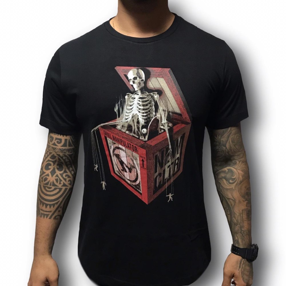 CAMISA-basica-marca-NEW-SKATE-POLICR-THE-BOX-MARROMoriginal-estampa-cor-preto-estilo-skate-sucata-brazil-maua-moda-skatista-streetwear-