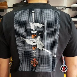CAMISA-basica-marca-Thrasher-original-cor-preta-estampa-no-peito-e-costas-estilo-skate-sucata-brazil-maua-moda-skatista-streetwear-26