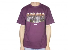 CAMISA-basica-marca-narina-estampa-no-peito-SPRAY-cor-BORDO-estilo-skate-sucata-brazil-maua-moda-skatista-streetwear-