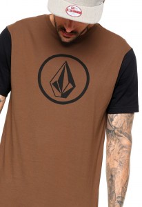 CAMISA-basica-marca-volcom-estampa-no-peito-cor-preto-marrom-estilo-skate-sucata-brazil-maua-moda-skatista-streetwear-4
