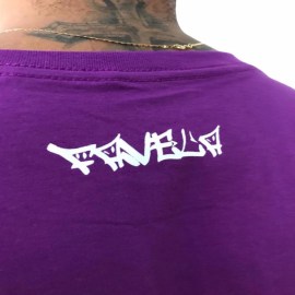 CAMISETA-marca-FAVELA-GAS-MASK-cor-ROXA-estilo-skate-sucata-brazil-maua-moda-skatista-streetwear-2