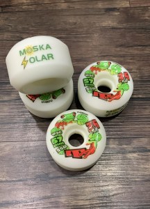 Roda-importada-marca-moska-original-57mm-cor-branco-verde-sukata-Brasil-Maua-streetwear-moda-skatista9